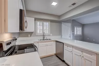 Photo #2: 2464142 Listing