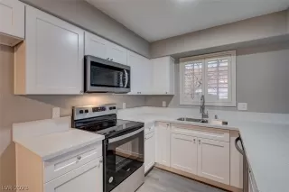 Photo #3: 2464142 Listing