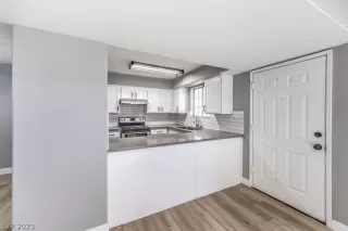 Photo #2: 2464150 Listing