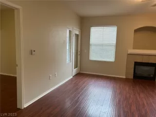 Photo #3: 2464184 Listing