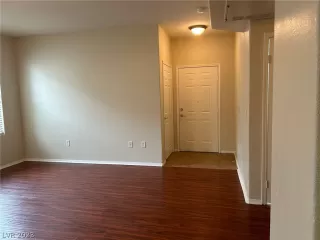 Photo #4: 2464184 Listing