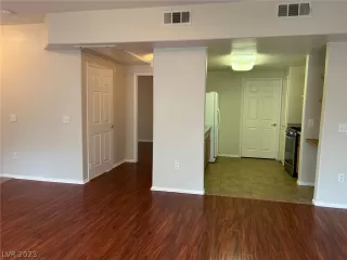 Photo #5: 2464184 Listing