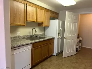 Photo #6: 2464184 Listing