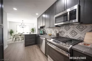 Photo #3: 2464187 Listing
