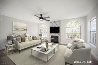 Photo #4: 2464187 Listing