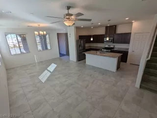 Photo #2: 2464203 Listing 