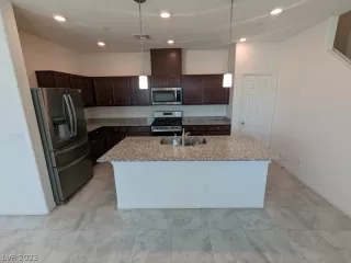 Photo #4: 2464203 Listing 