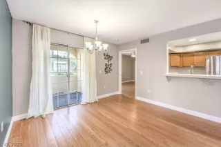 Photo #6: 2464221 Listing