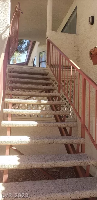 Photo #3: 2464223 Listing 