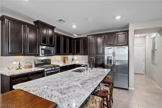 Photo #1: 2464274 Listing 