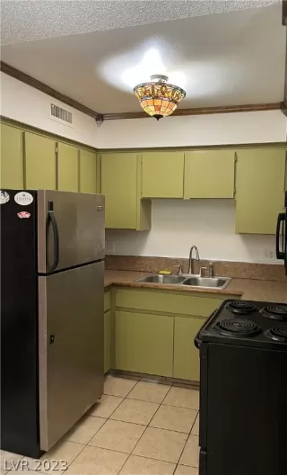 Photo #2: 2464279 Listing