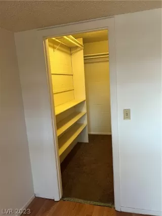 Photo #4: 2464279 Listing