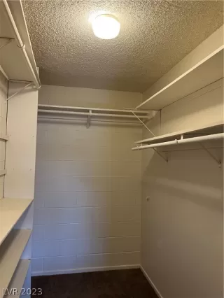 Photo #5: 2464279 Listing