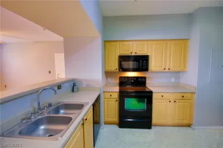 Photo #6: 2464281 Listing