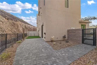 Photo #1: 2464292 Listing 