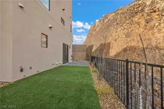 Photo #2: 2464292 Listing 