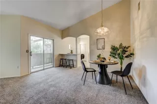 Photo #4: 2464303 Listing 