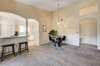 Photo #5: 2464303 Listing 