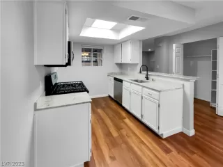 Photo #6: 2464318 Listing 