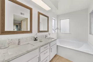 Photo #5: 2464325 Listing