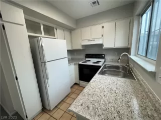 Photo #1: 2464382 Listing 