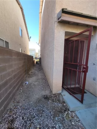 Photo #5: 2464419 Listing 