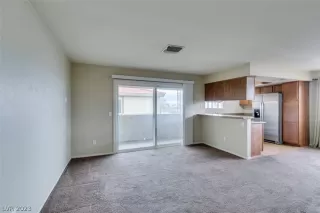 Photo #4: 2464446 Listing