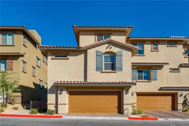 MLS: 2464461 Condo For Sale