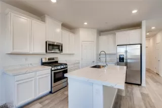 Photo #2: 2464461 Listing 