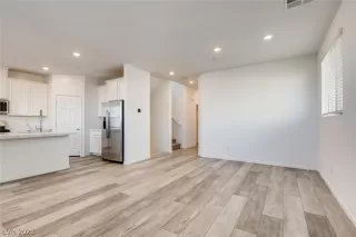 Photo #4: 2464461 Listing 