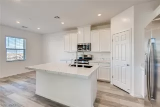 Photo #5: 2464461 Listing 