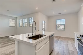 Photo #6: 2464461 Listing 