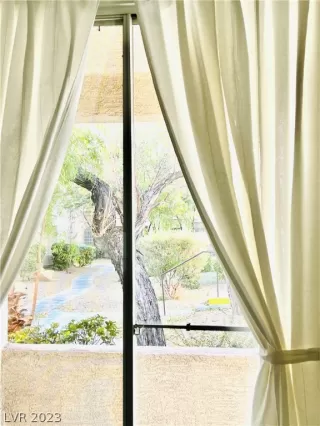 Photo #3: 2464464 Listing