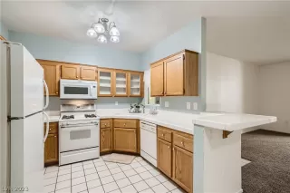 Photo #4: 2464464 Listing