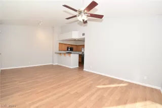 Photo #5: 2464487 Listing 