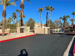 Photo #6: 2464495 Listing