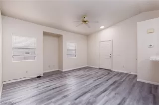 Photo #5: 2464511 Listing