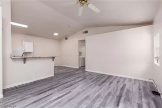 Photo #6: 2464511 Listing