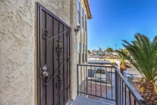 Photo #2: 2464518 Listing 