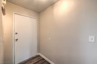 Photo #3: 2464518 Listing 