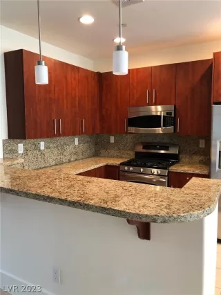 Photo #3: 2464535 Listing 