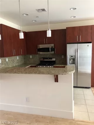 Photo #4: 2464535 Listing 