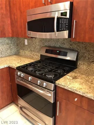 Photo #5: 2464535 Listing 