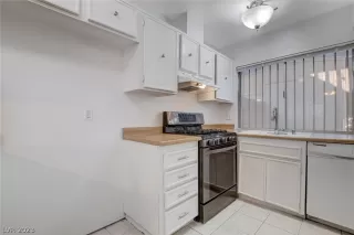 Photo #4: 2464551 Listing 