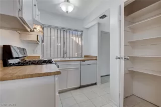 Photo #5: 2464551 Listing 