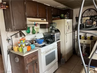 Photo #3: 2464556 Listing