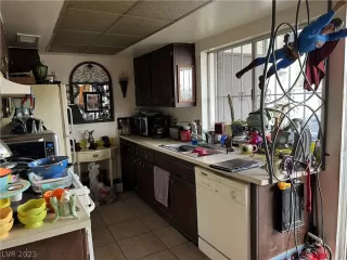 Photo #4: 2464556 Listing