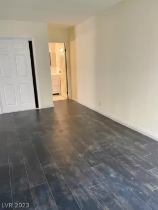 Photo #5: 2464570 Listing 