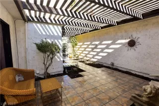 Photo #3: 2464579 Listing