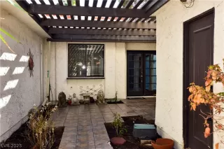 Photo #4: 2464579 Listing